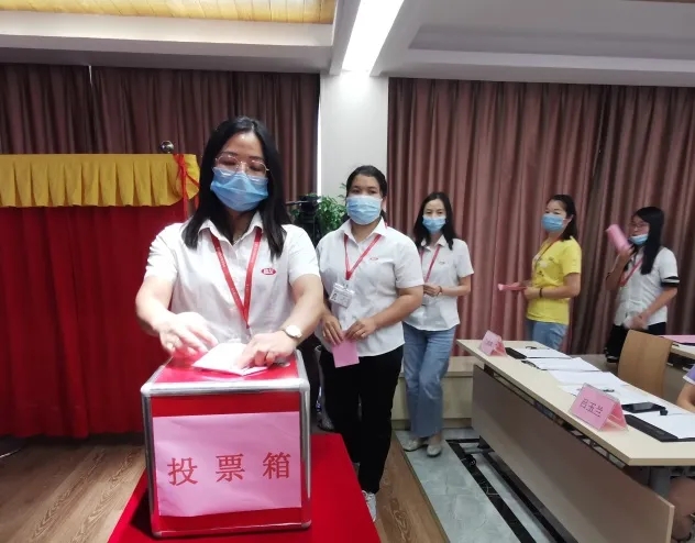 ϲѶ㶫ѸŮϻʽ (3)